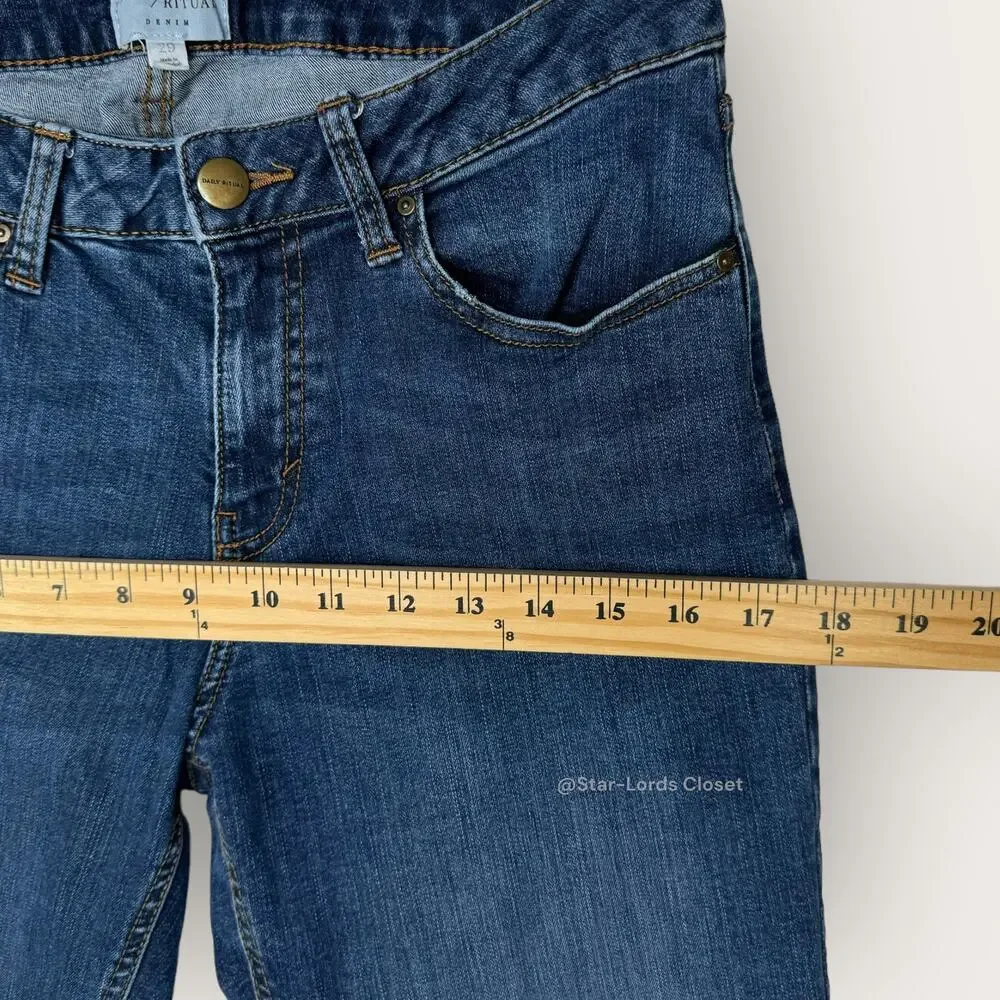 Daily Ritual Girlfriend Jeans Size 29 Medium Wash Mid Rise Slim Fit
